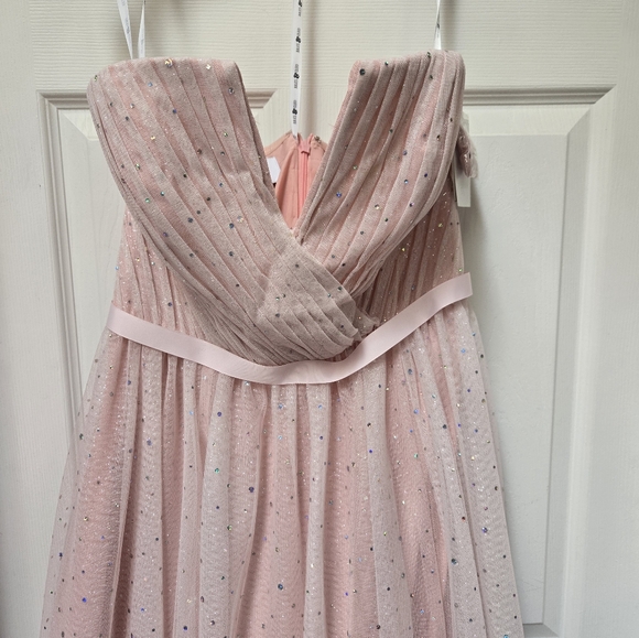 Ball Gown Women Dress - Picture 8 of 9